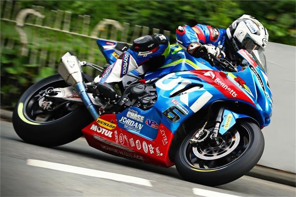 Dunlop claims 15th IOM TT win with sensational Senior victory