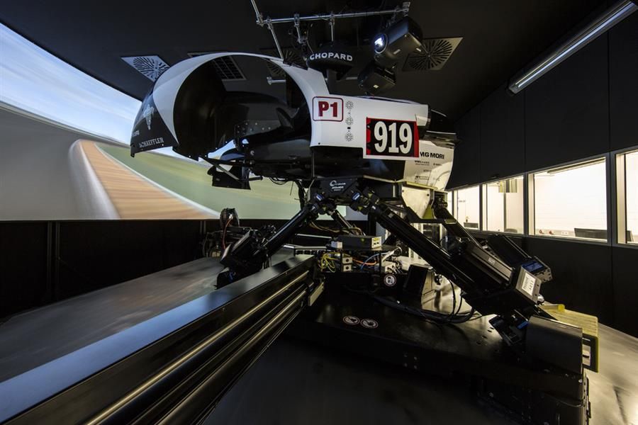 Strong grid eyes Carrera Cup Le Mans prize of LMP1 simulator test