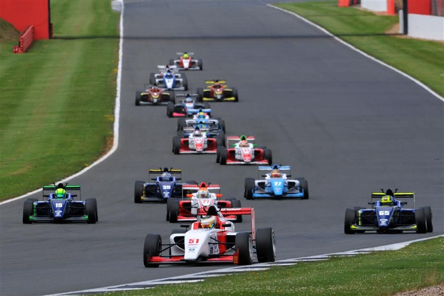 Toby Sowery dominates F3 opening day at Silverstone