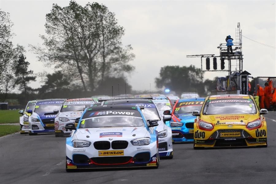 Ashley Sutton stars at Croft BTCC