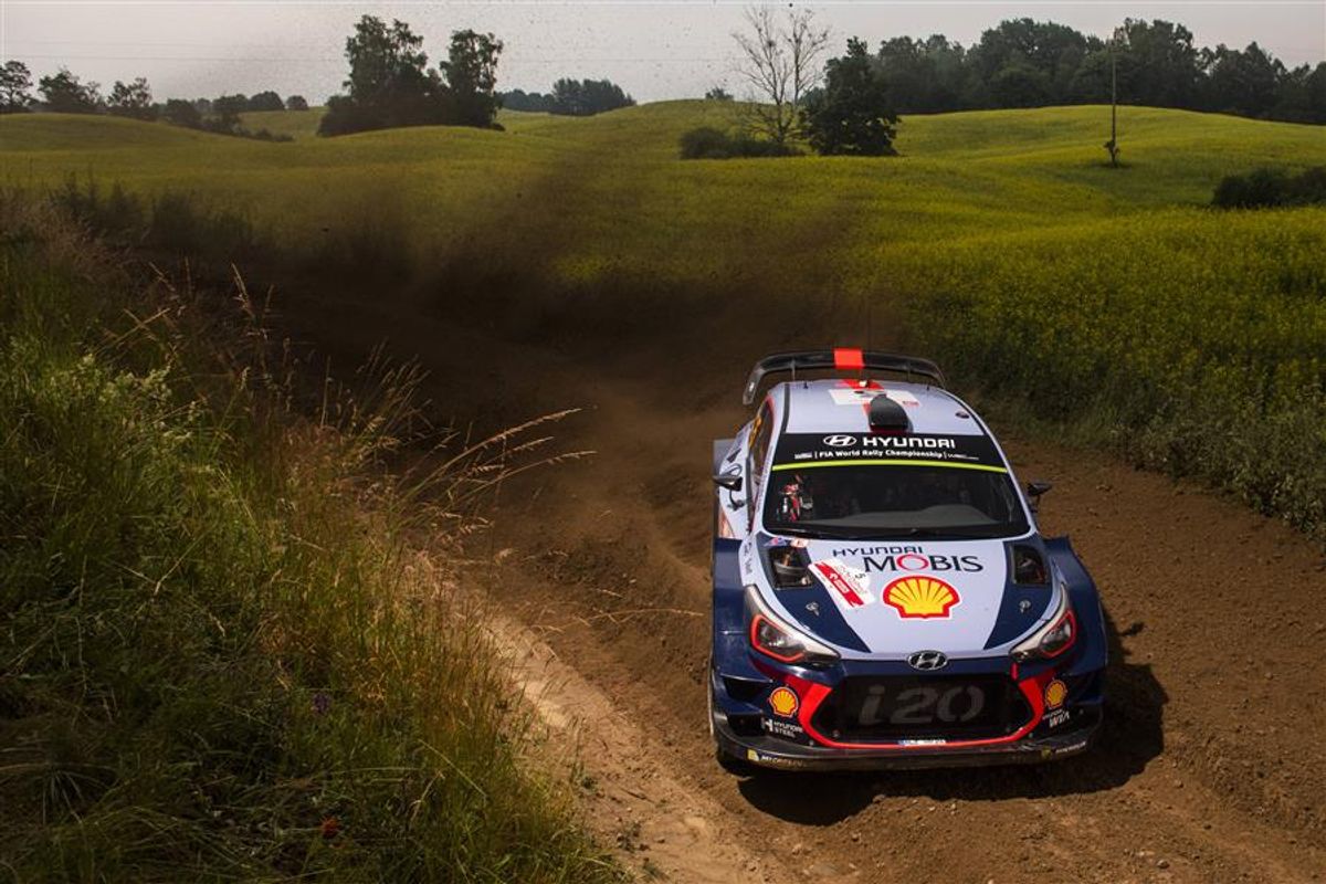 Thierry Neuville leads three-car fight on Rally Poland