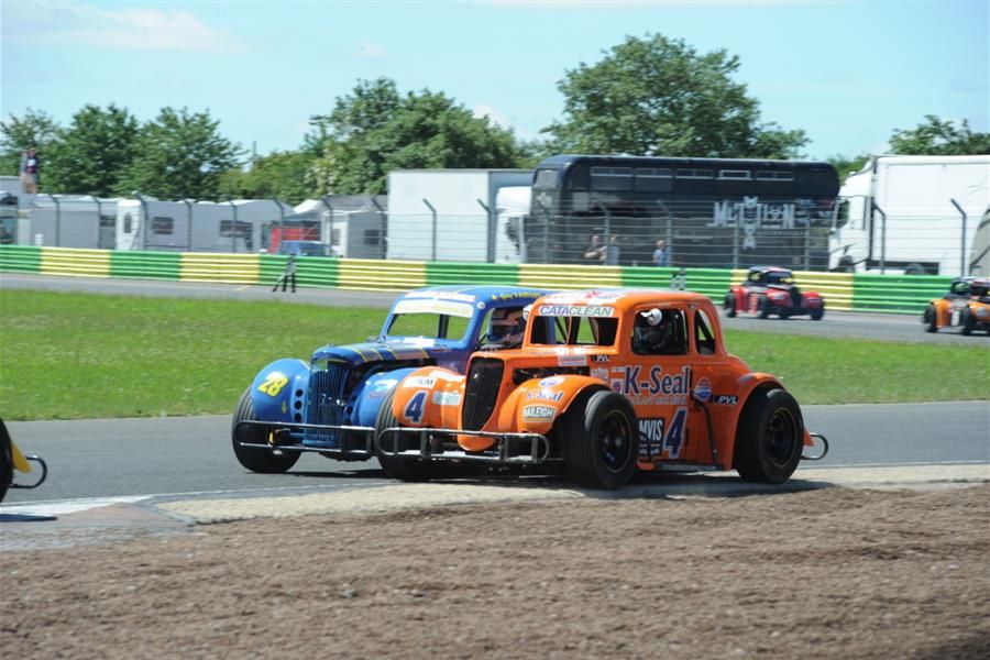 Reigning champ John Mickel takes MRF Legends Cars points lead