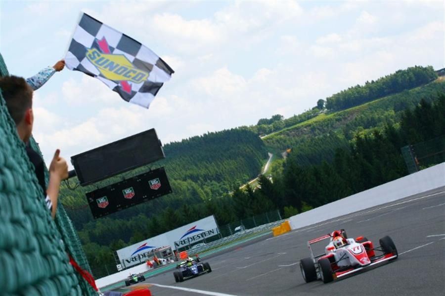 Hingeley storms to Spa British F3  win as Ahmed extends championship advantage