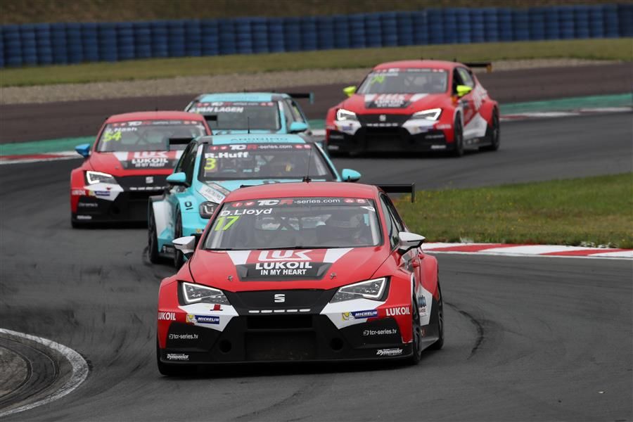 Lloyd celebrates maiden TCR podium at Oschersleben 