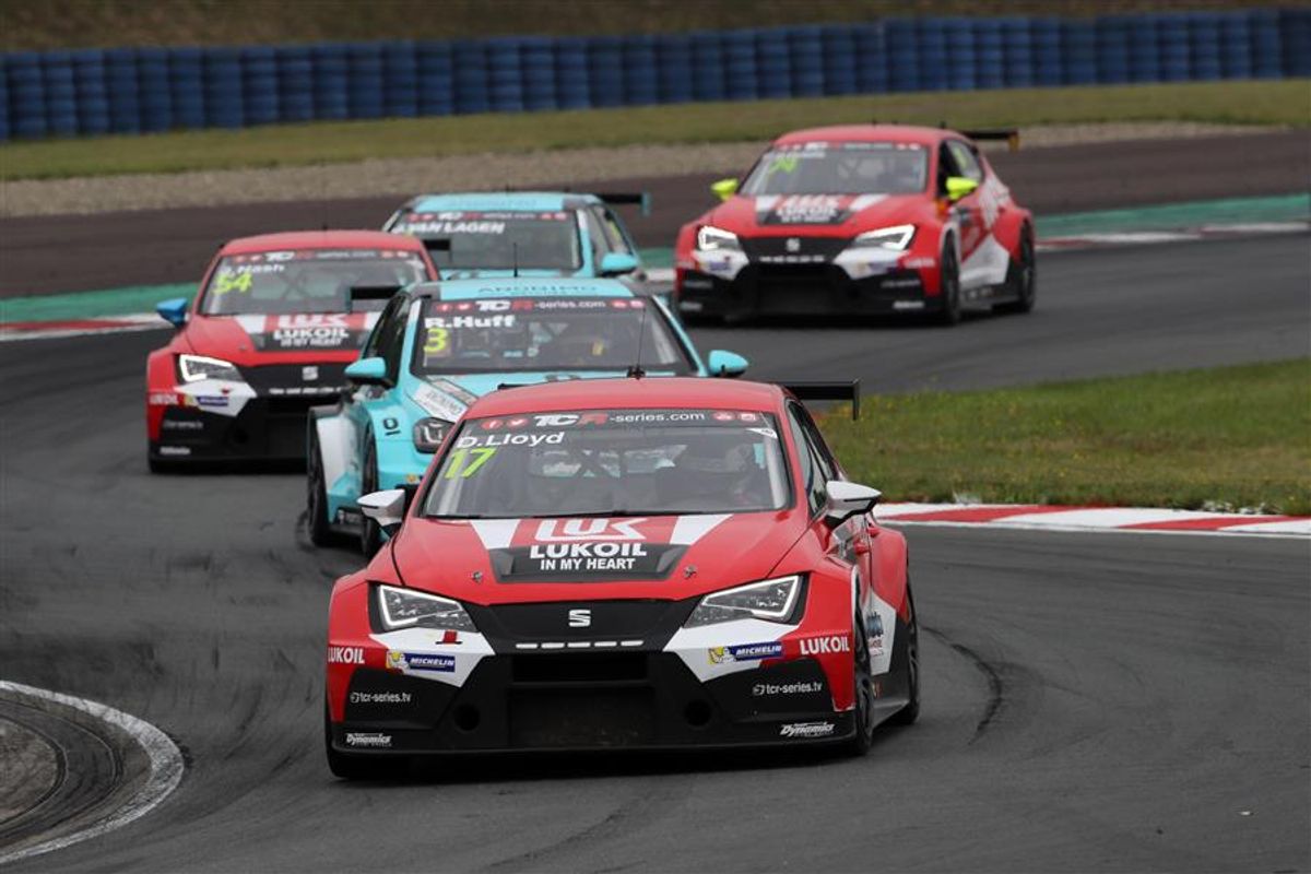 Lloyd celebrates maiden TCR podium at Oschersleben 