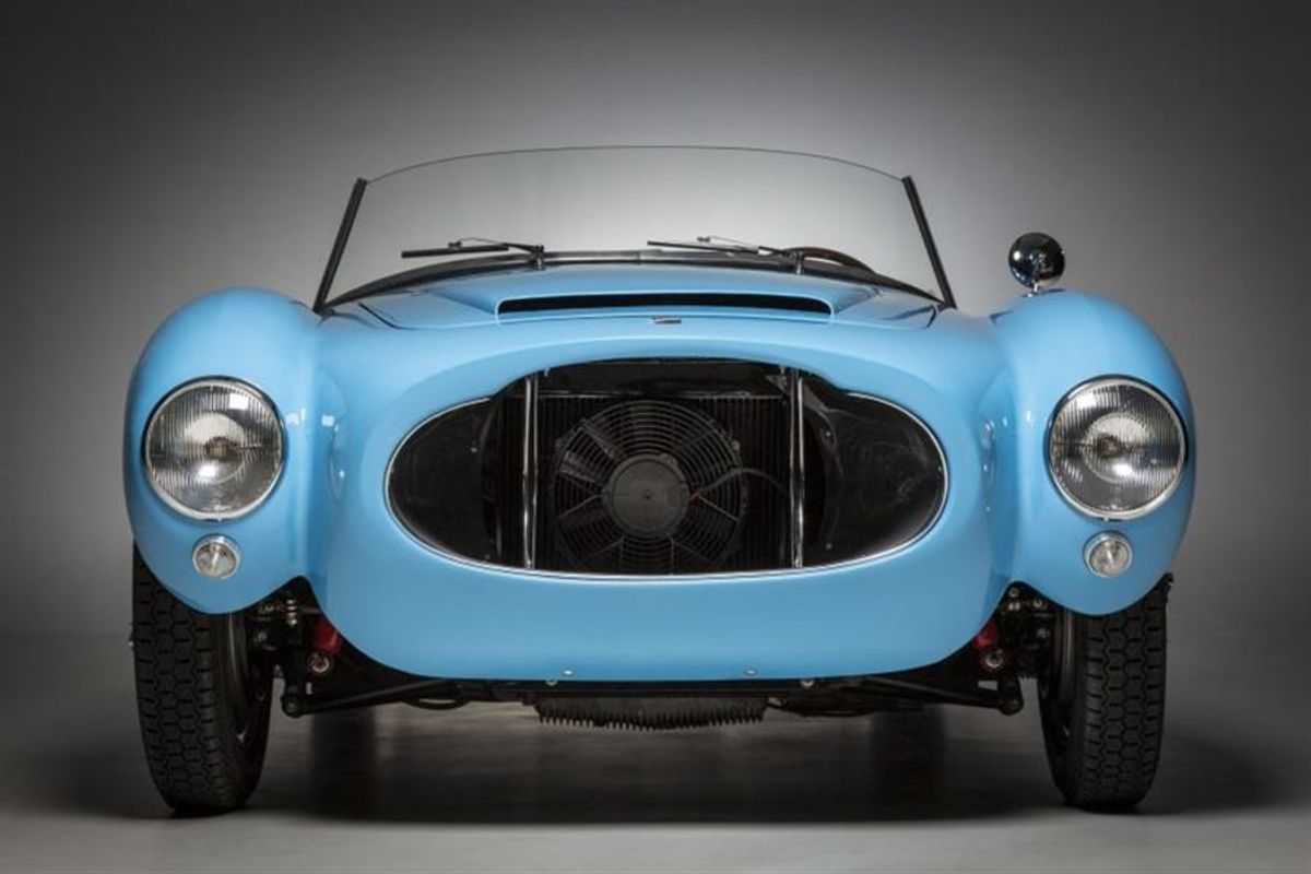 Chantilly Arts & Elegance: Ecceterini small open sports cars and coupes