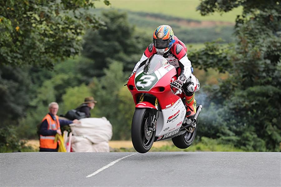 15 x TT winner Michael Dunlop joins Daniel Cooper at Turner Racing for Lightweight Classic TT