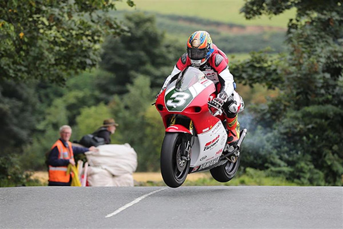 15 x TT winner Michael Dunlop joins Daniel Cooper at Turner Racing for Lightweight Classic TT