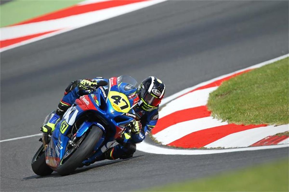 Bennetts Suzuki's Richard Cooper takes victory in Superstock 1000 at Brands