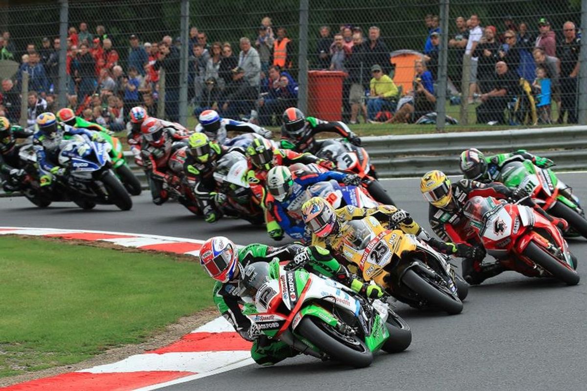 Two-wheeled warriors set for flat-out Thruxton thriller