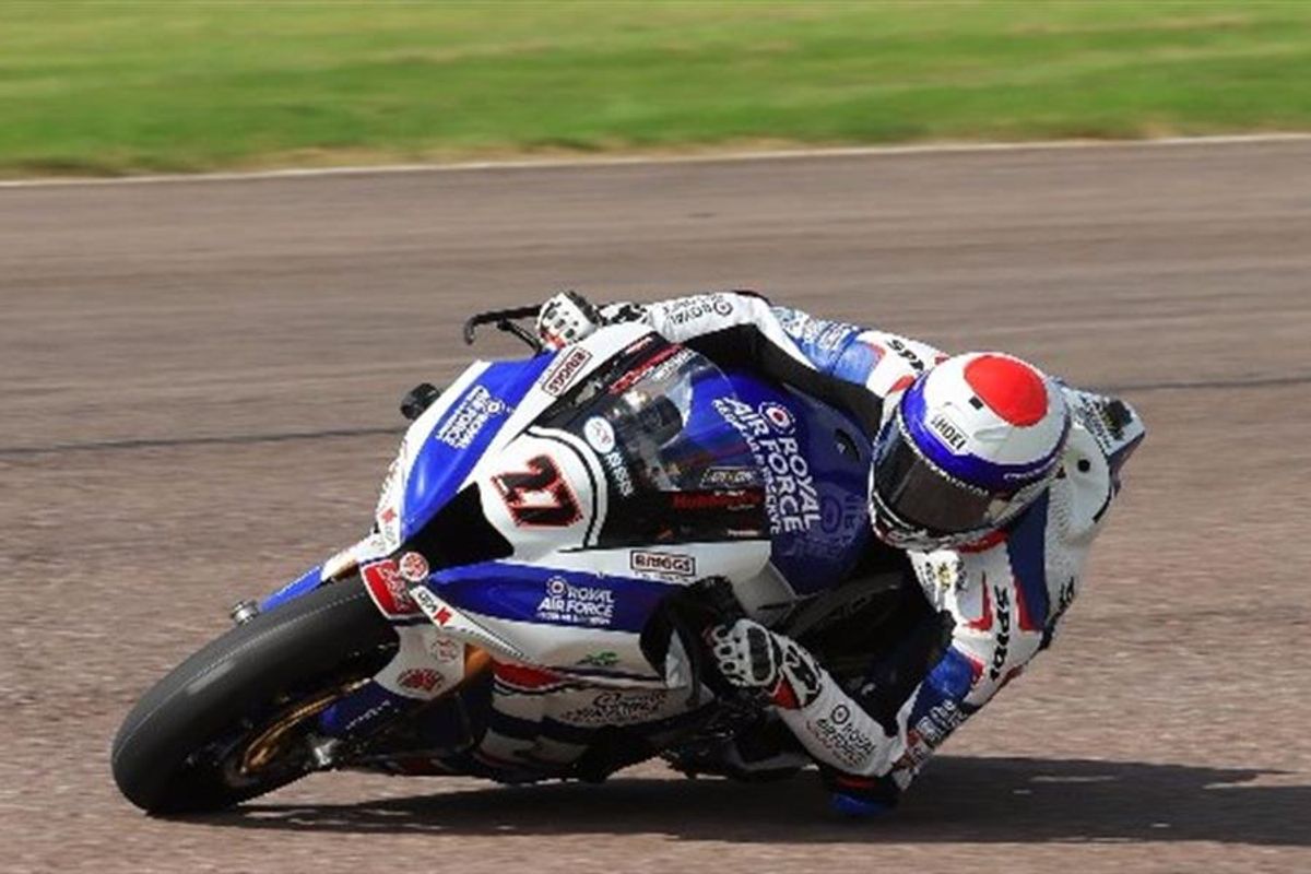 Dixon smashes Thruxton lap record for first Superbike pole position