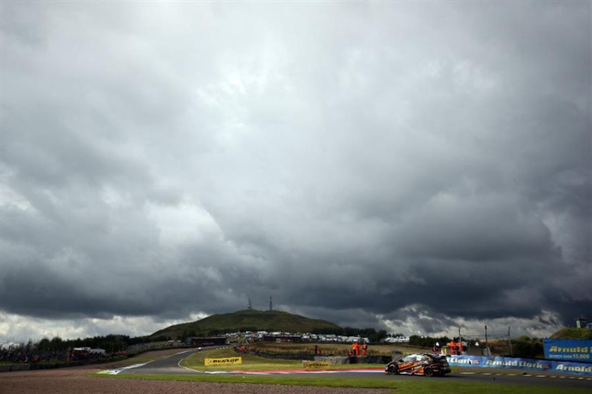 Shedden keeps sights on title after thrilling Knockhill BTCC triple header