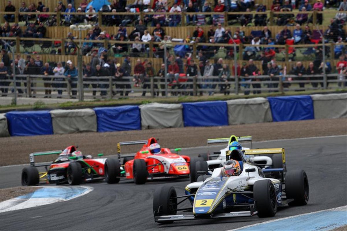 Harry Webb secures F4 Challenge Cup lead at Knockhill