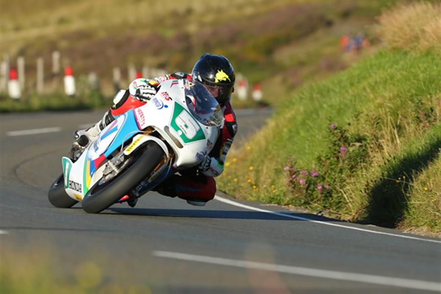 Dunlop and Anstey set for head to head battle in Lightweight Classic TT Race