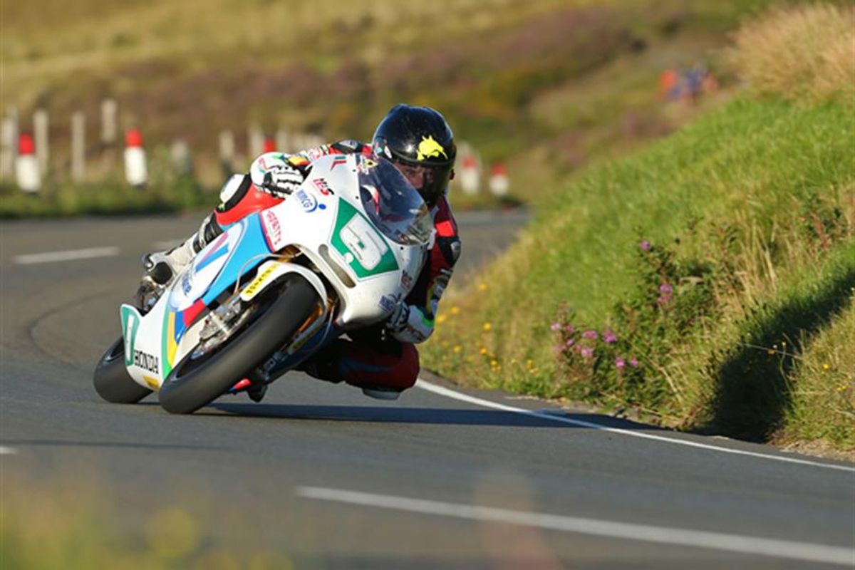 Dunlop and Anstey set for head to head battle in Lightweight Classic TT Race