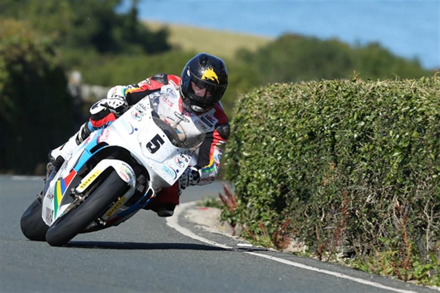 Michael Dunlop in search of fourth Classic TT Superbike victory