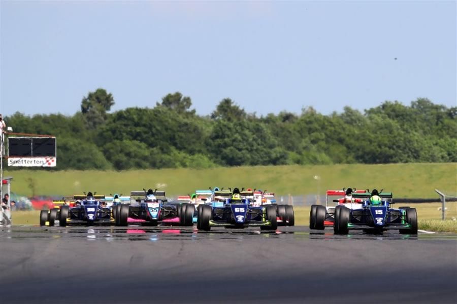 British F3 title race reaches critical stage at Snetterton this weekend
