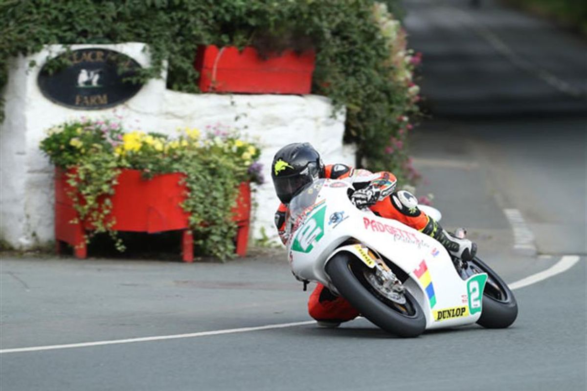 Anstey ups the pace in Superbike and Lightweight IOM Classic TT Qualifying