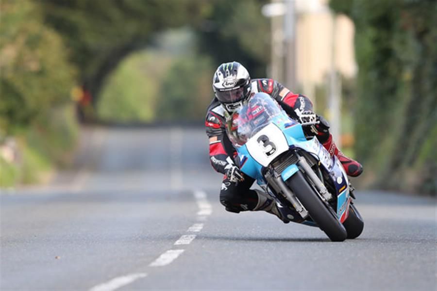 Dunlop tops board with first Superbike lap in final Isle of Man Classic TT qualifying session