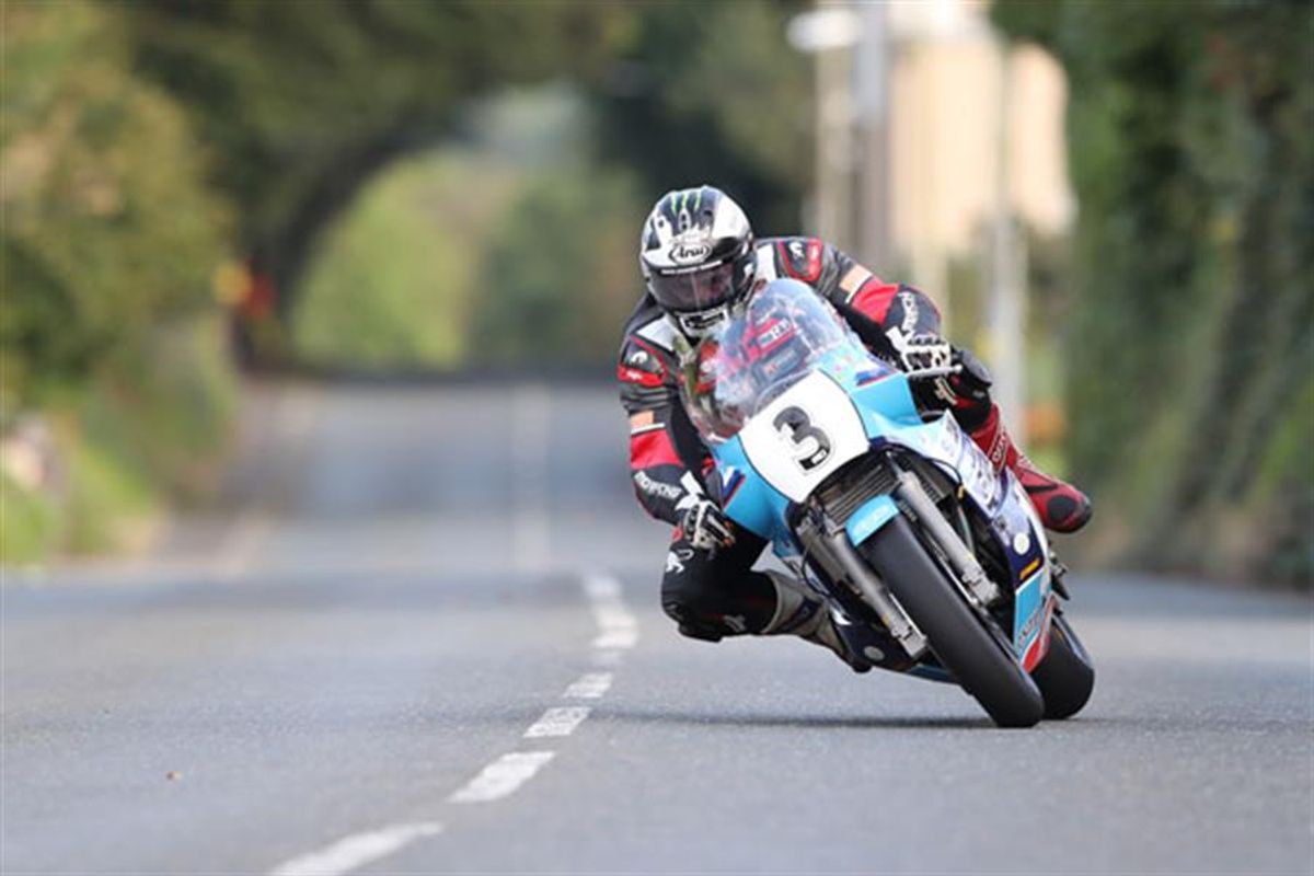 Dunlop tops board with first Superbike lap in final Isle of Man Classic TT qualifying session