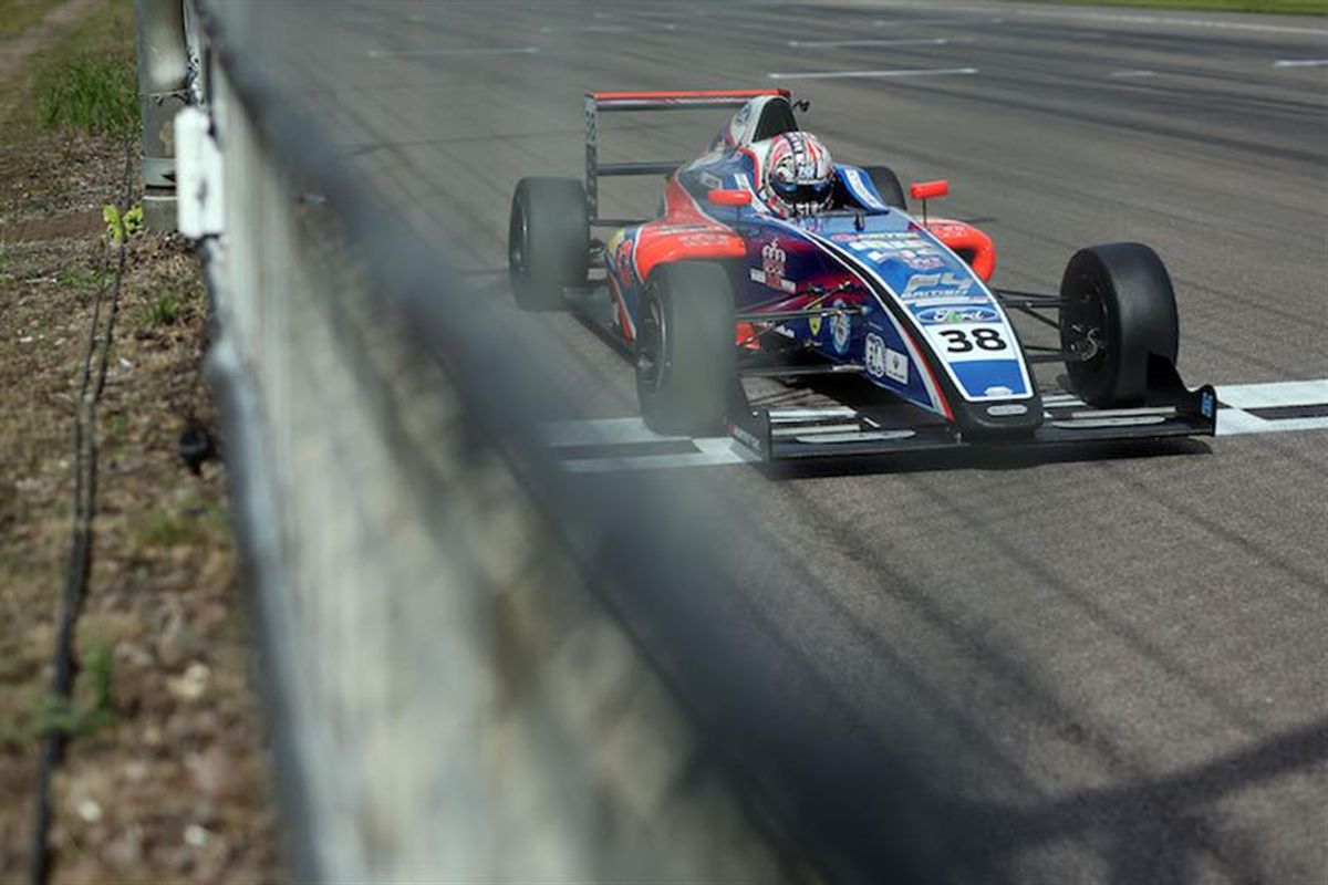 Jamie Caroline and Pirtek Racing extend F4 advantage