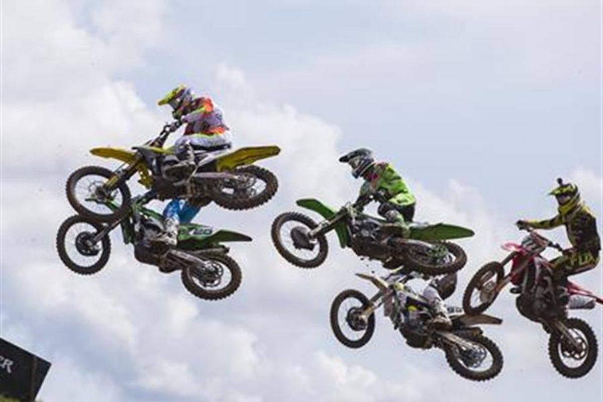 Arminas Jasikonis dislocates hip in America