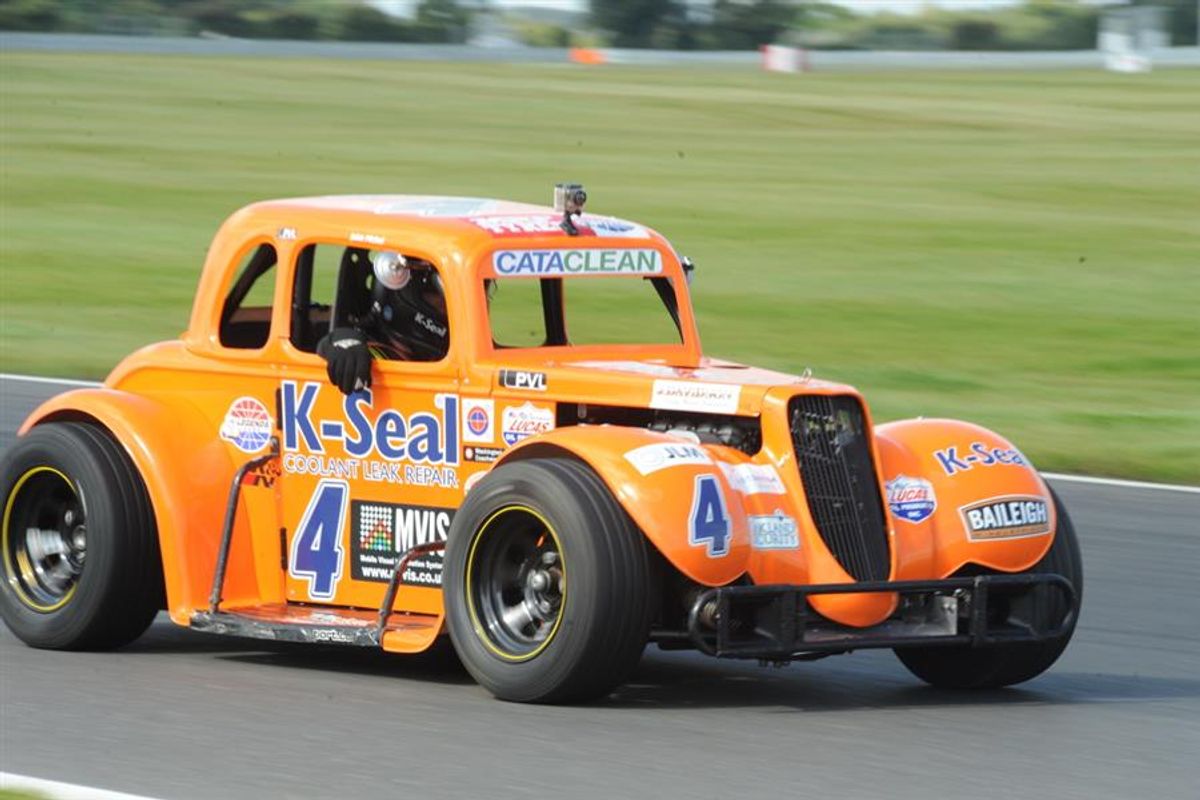 Reigning champion John Mickel back on top in Legends title chase