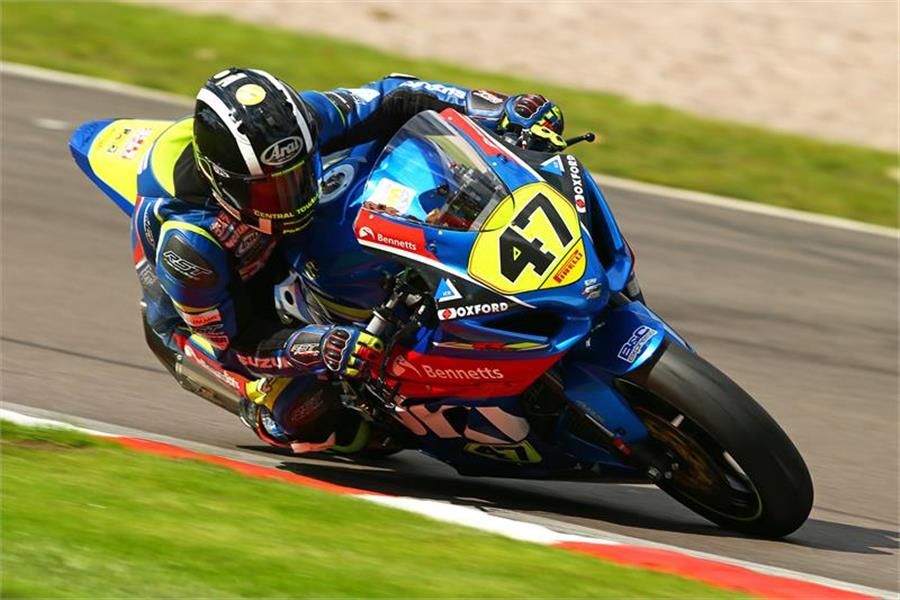 Bennetts Suzuki GSX-R1000 wins 1st Oulton Superstock