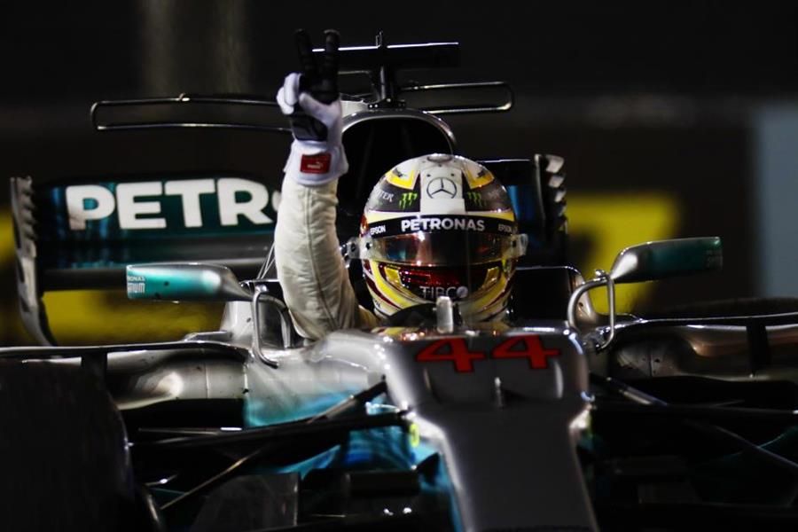 Hamilton wins in Singapore as Ferrari crashes out in dramatic wet start