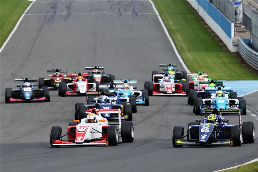 Ben Hingeley withstands Ahmed pressure at Donington to take fourth F3 win of the yea