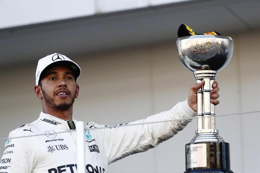 Hamilton wins Japanese GP as Vettel forced to retire