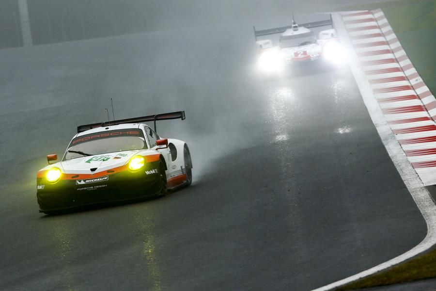 Double podium for 911 RSR in rain and fog at Mount Fuji WEC GT
