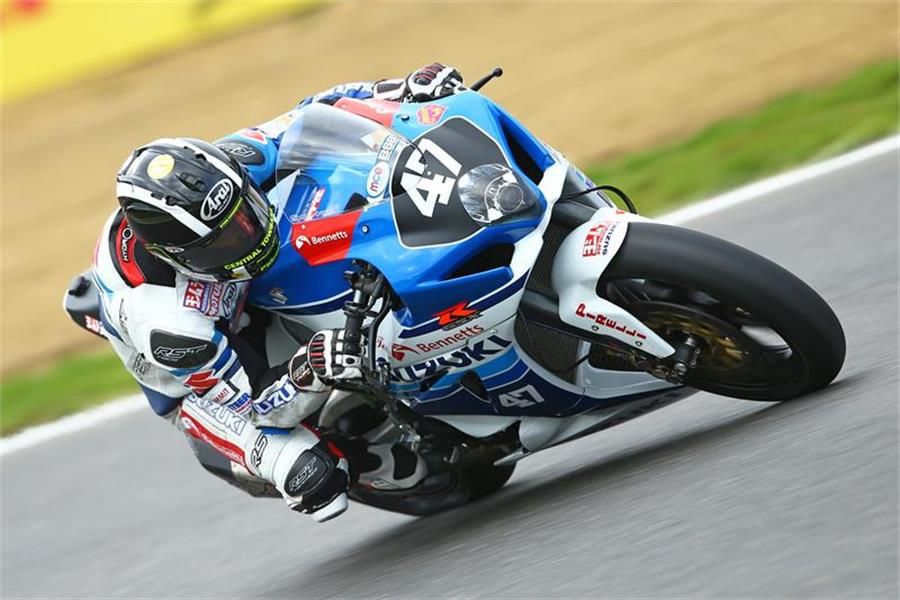 Bennetts Suzuki sign off Superstock 2017 with a win for the GSX-R1000