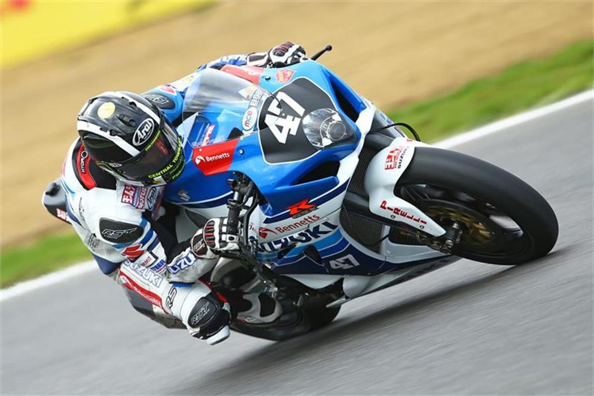 Bennetts Suzuki sign off Superstock 2017 with a win for the GSX-R1000