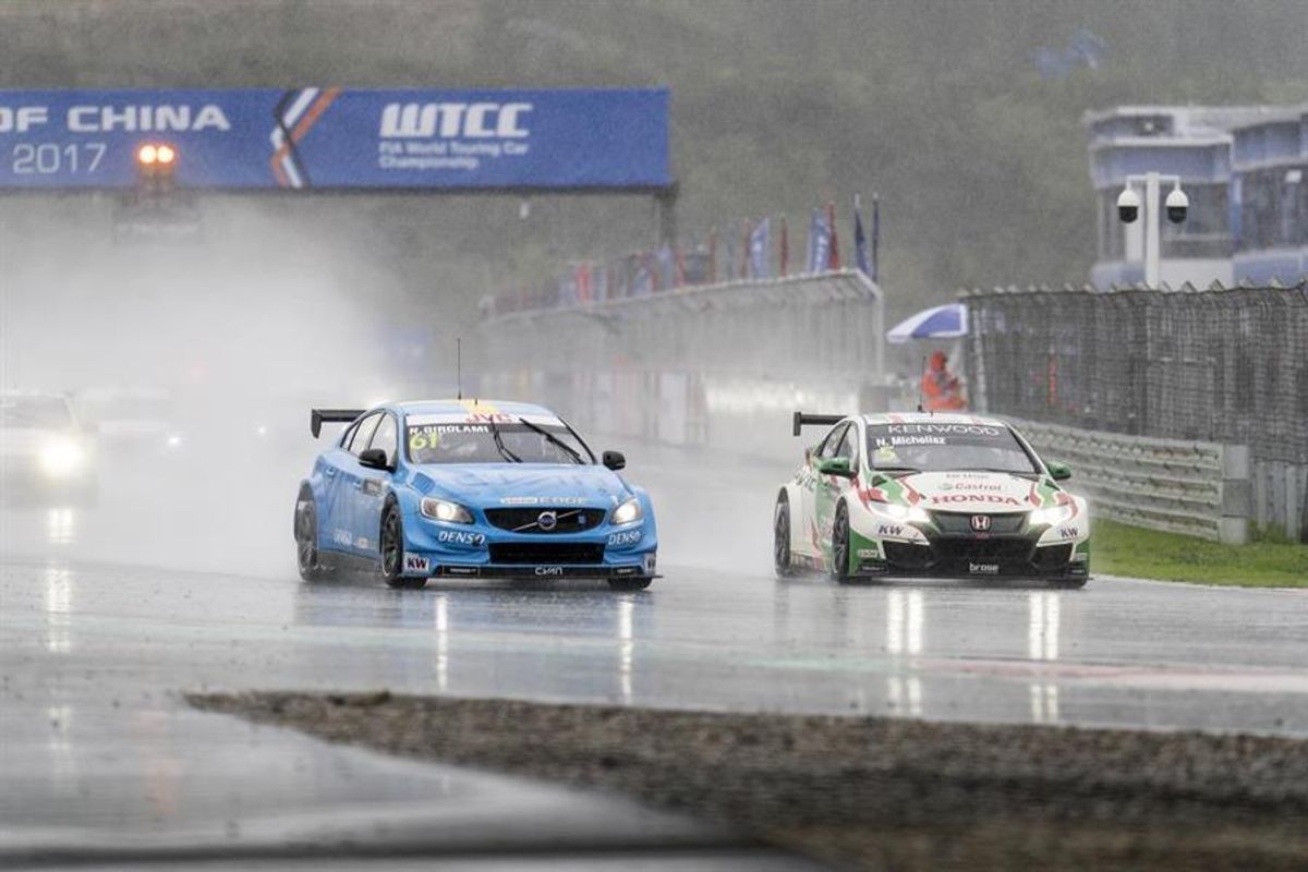 Néstor Girolami wins his maiden WTCC race in China