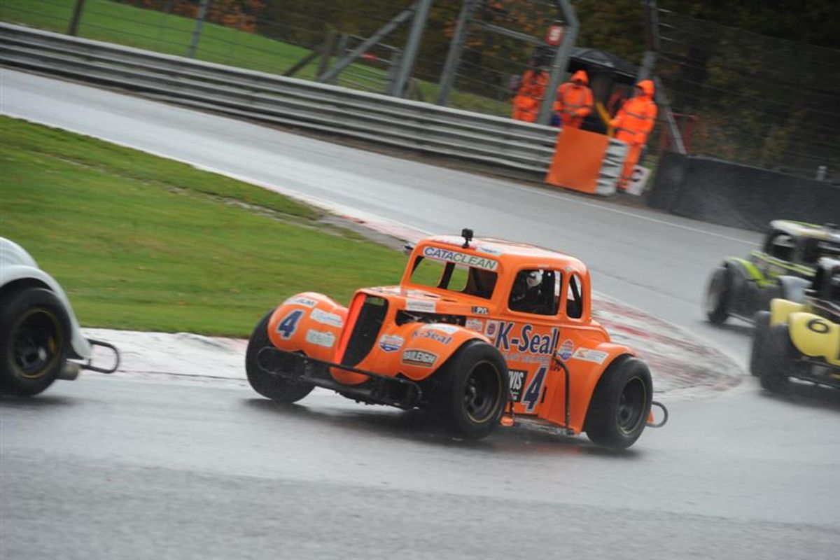 John Mickel seals back to back Legends title