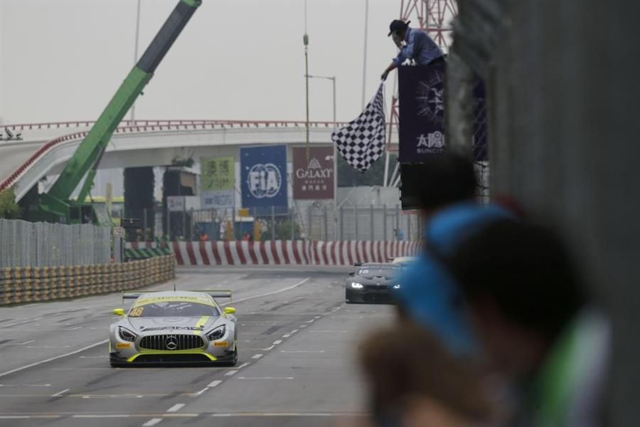 Edoardo Mortara wins FIA GT Macau Qualifier after huge crash