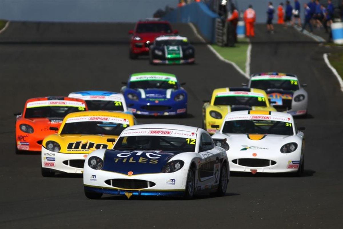 Richardson Racing re-signs Luke Browning for 2018 Ginetta Junior Championship