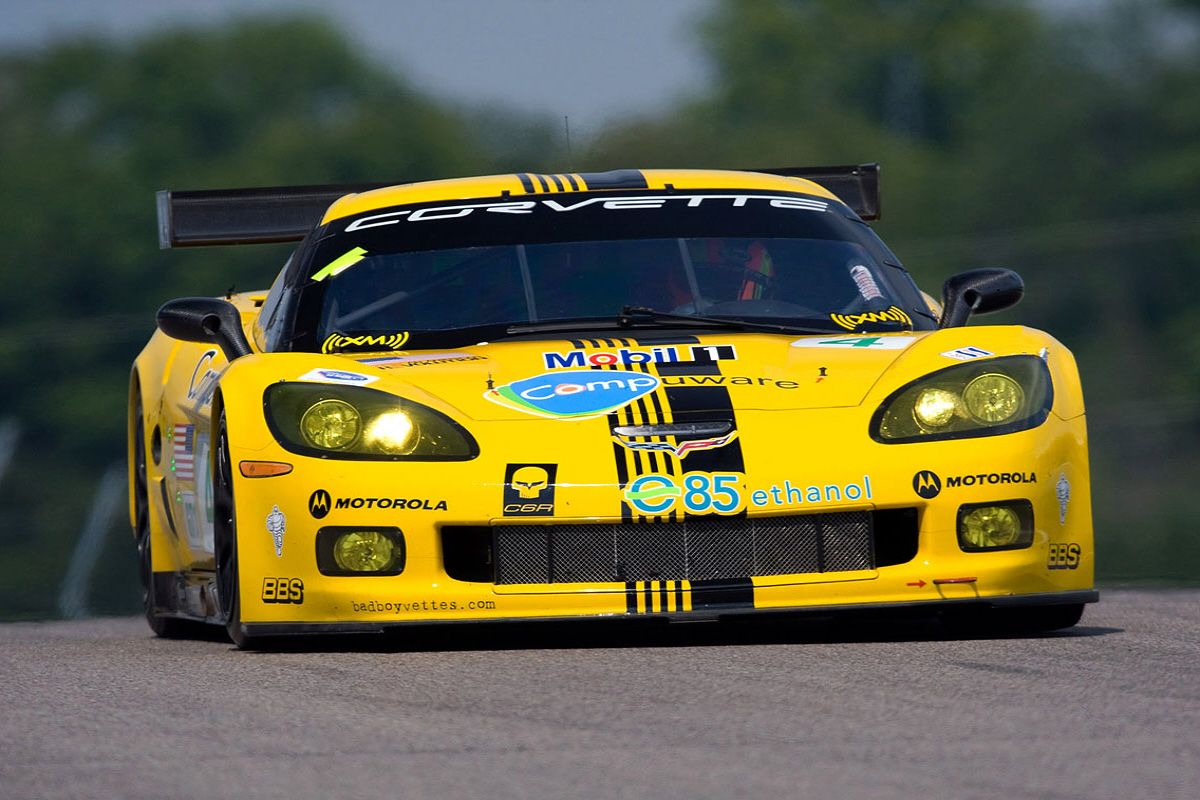 Finlay Hutchison steps-up to GT3 with V8 Racing