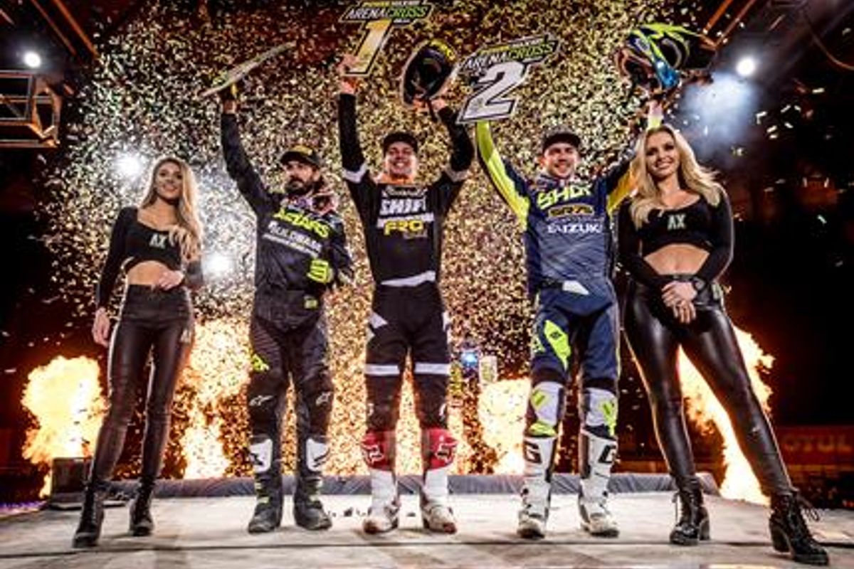 Suzuki RM-Z450 1,2, at Sheffield Arenacross