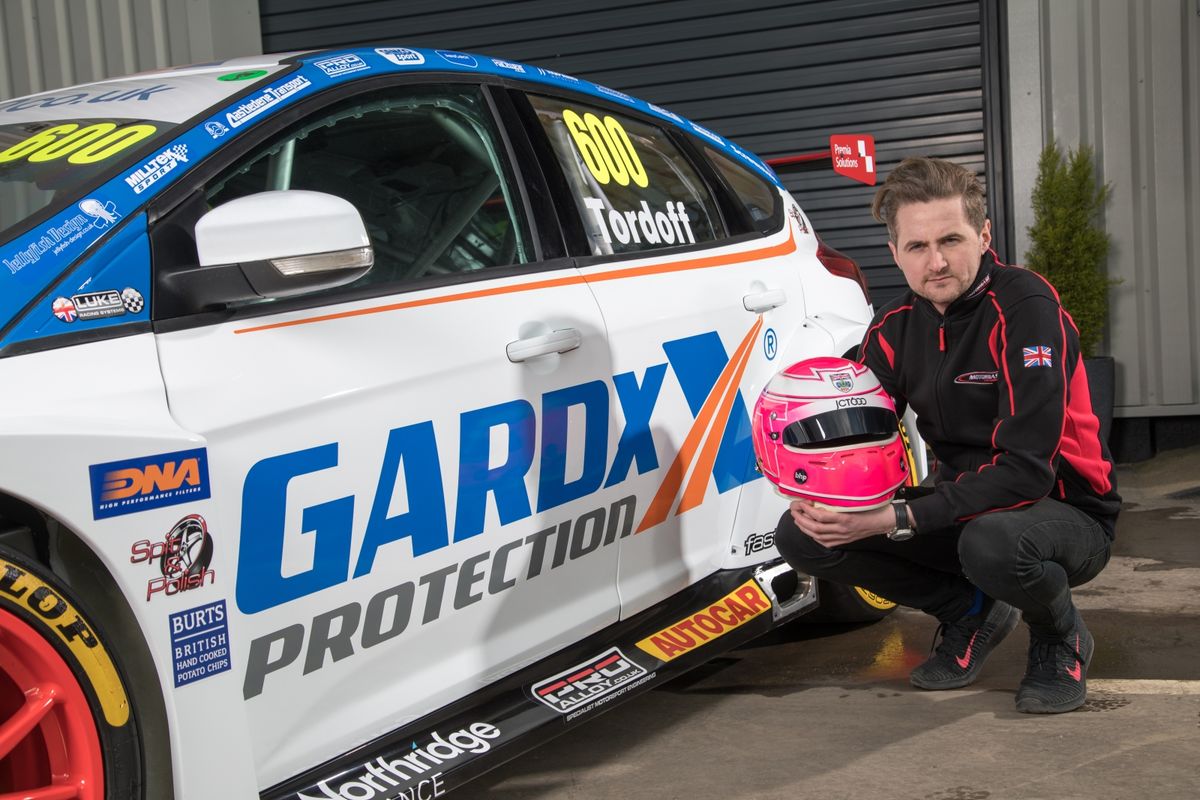 Tordoff returns to BTCC with Motorbase Performance