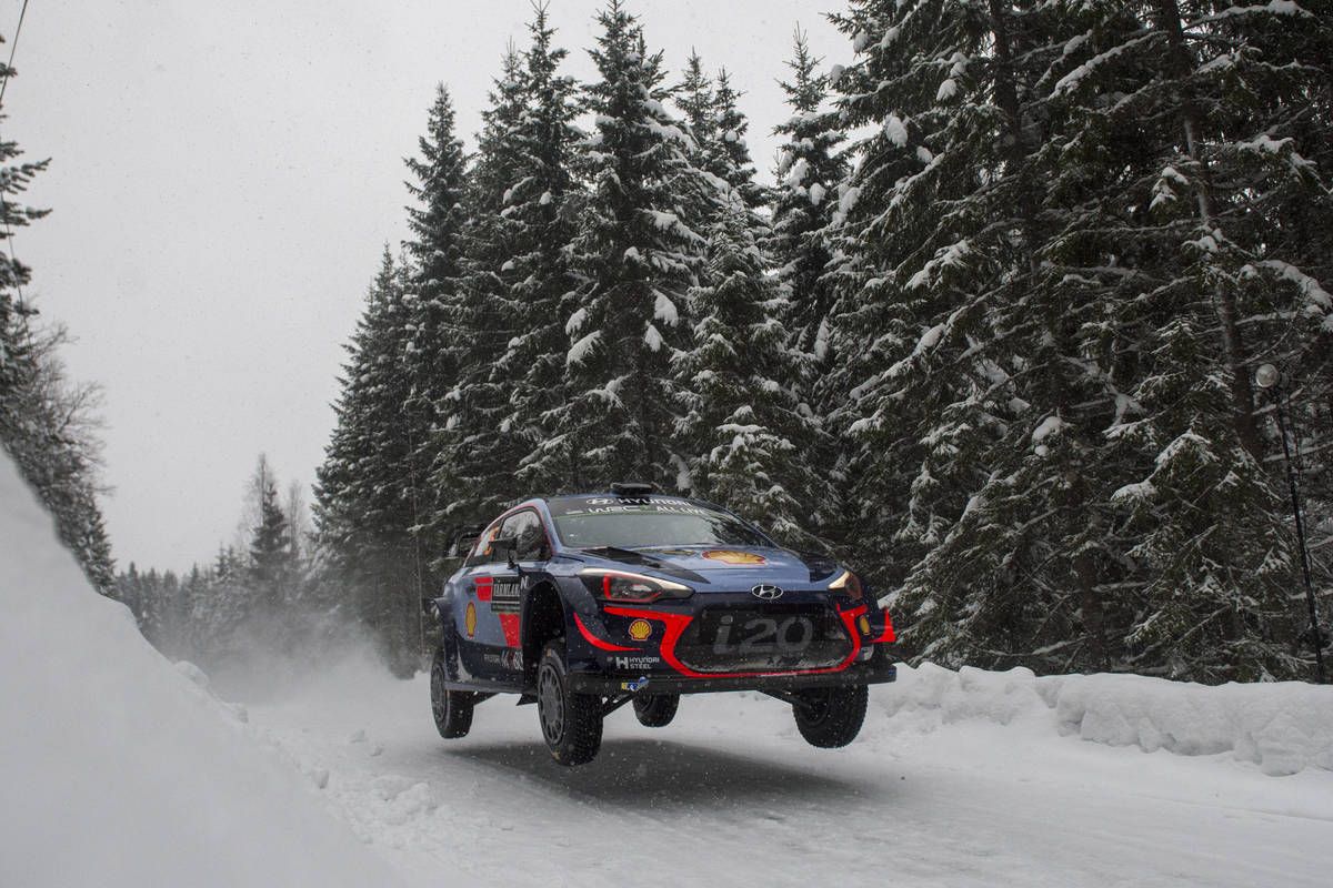 Cool Neuville nets Sweden victory to claim overall lead from Ogier 