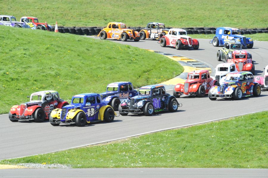Bumper grid for 2018 Legends Cars season