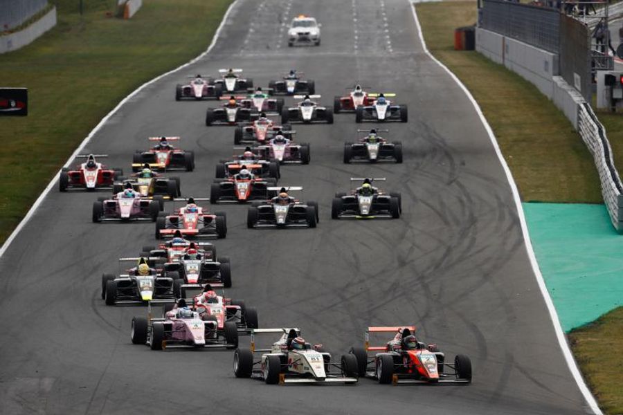 ADAC Formula 4: Schumacher versus Fittipaldi