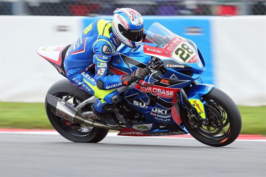 Buildbase Suzuki GSX-R1000 dominates BSB opener