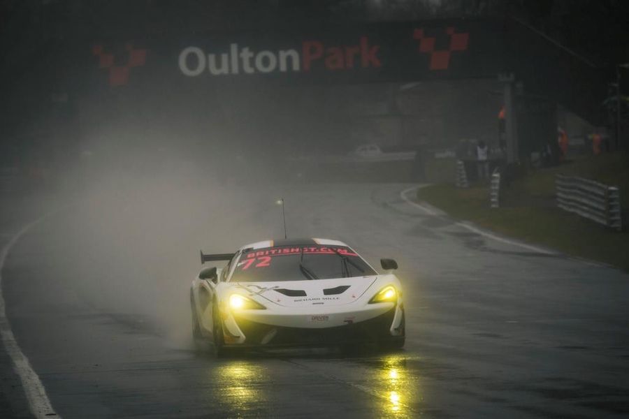 McLaren scores 1,2 finish at British GT opener