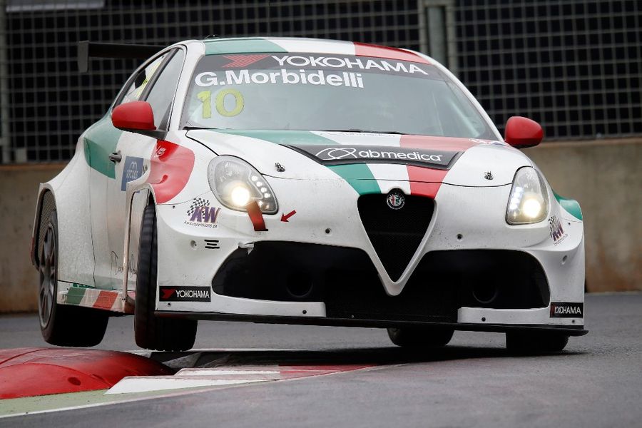 Alfa Romeo Giulietta TCR by Romeo Ferraris complete WTCR debut
