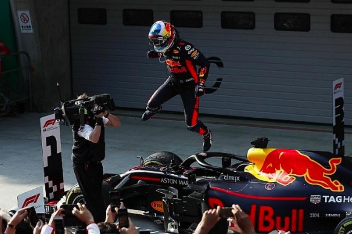 Ricciardo takes thrilling Chinese GP win ahead of Bottas & Raikkonen