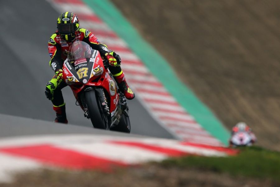 Shakey wins battle with Ray to take BSB Race 1 at Brands Hatch