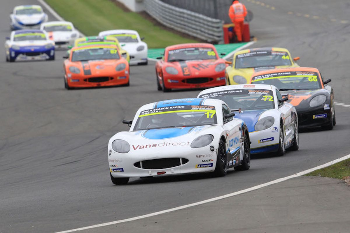 Louis Foster takes maiden Ginetta Junior win at Donington Park